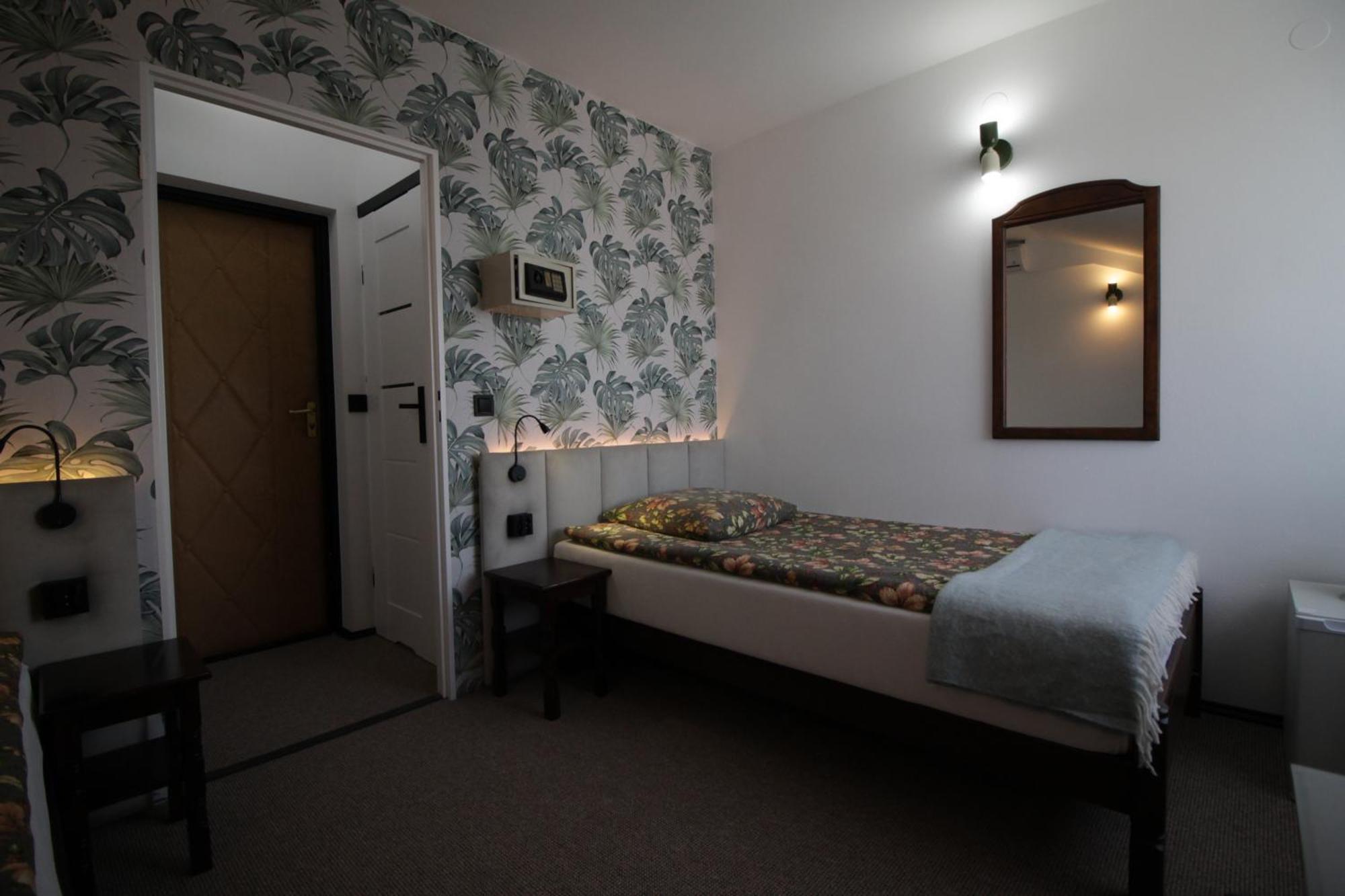 Motel Na Zbojeckiej Skawa Екстериор снимка
